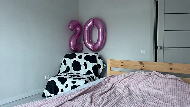 Lolatatee online show from 04/01/26, 03:51