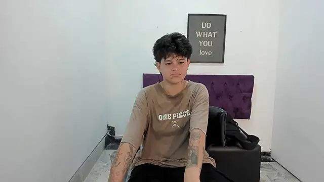 Snapshot of TomBoy_Natali chatting on 06/19/26, 11:03 TomBoy Natali online show from 06/19/26, 11:03