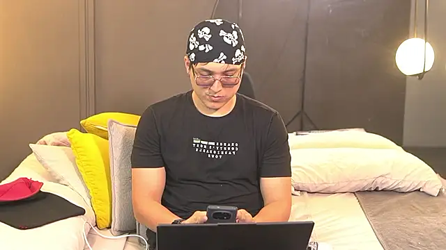 Mia and Belmonth online show from 03/20/26, 06:46