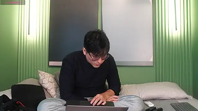 Mia and Belmonth online show from 04/15/26, 06:59