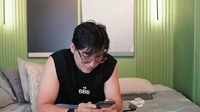 Mia and Belmonth online show from 05/22/26, 06:57