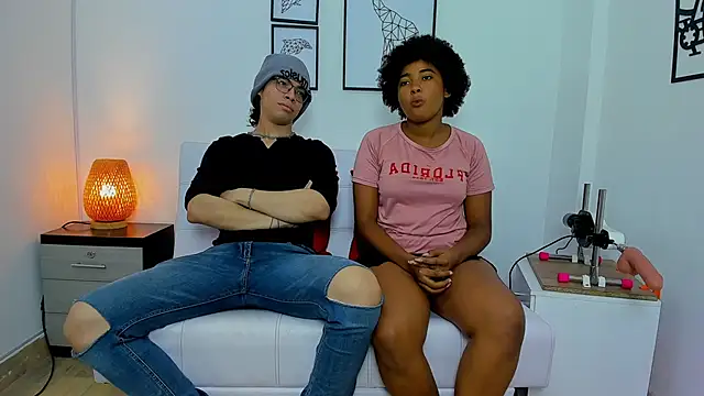 Snapshot of chiki_carm chatting on 04/08/26, 01:22 chiki carm online show from 04/08/26, 01:22