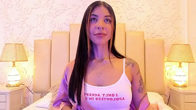 Snapshot of VioletaHills_ chatting on 06/24/26, 12:37 VioletaHills online show from 06/24/26, 12:37