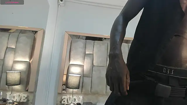 Titan Moreno  online show from 03/28/26, 12:05