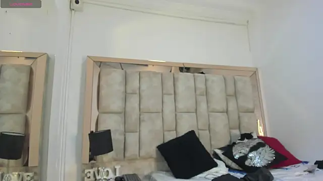 Titan Moreno  online show from 03/31/26, 12:05