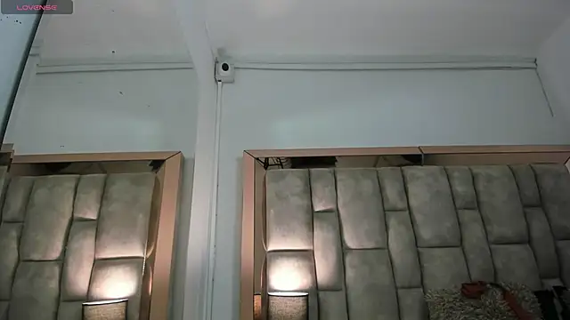 Titan Moreno  online show from 05/21/26, 12:01