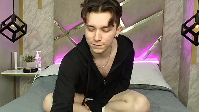 hollannd  online show from 04/08/26, 07:36