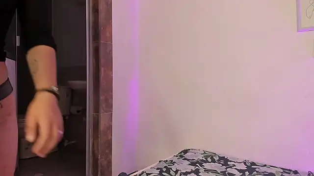 Snapshot of Charlotte_Melody chatting on 03/04/26, 11:49 Charlotte Melody online show from 03/04/26, 11:49