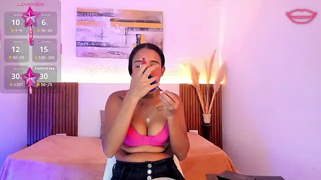 Snapshot of Tiana_Glow2 chatting on 07/23/26, 10:29 Tiana Glow2 online show from 07/23/26, 10:29