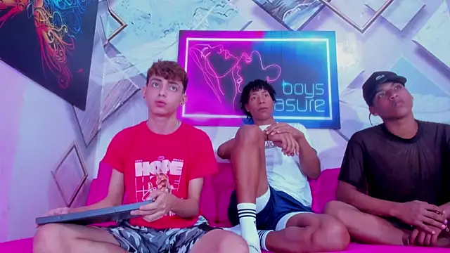 Snapshot of Aron_guys chatting on 02/28/26, 05:03 Aron guys online show from 02/28/26, 05:03