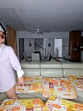 Snapshot of andruscatrina chatting on 03/04/26, 04:07 andruscatrina online show from 03/04/26, 04:07