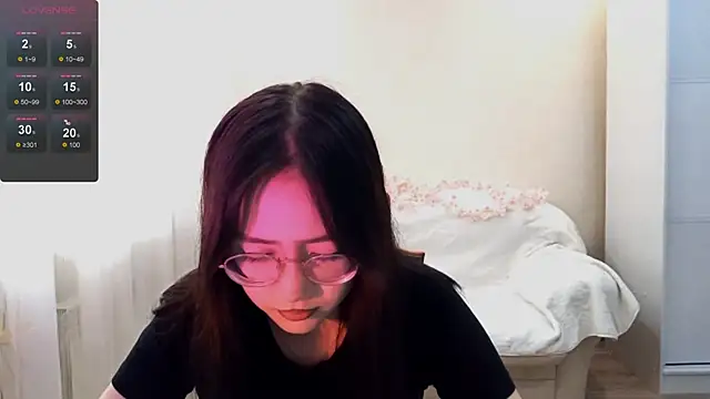 Snapshot of SolvedGlobe chatting on 06/18/26, 01:04 SolvedGlobe online show from 06/18/26, 01:04