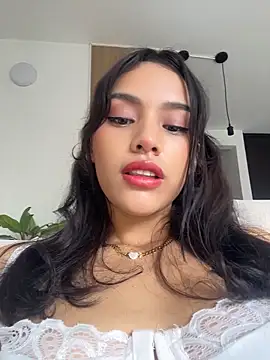 Mia-villalobos online show from 06/04/26, 02:23