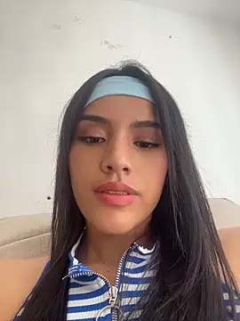 Mia-villalobos online show from 06/12/26, 03:00