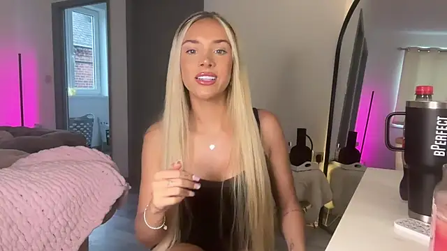 Naughtyblondex online show from 06/21/26, 07:49