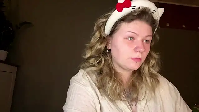 YoungAlina online show from 04/15/26, 10:32