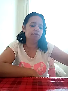 Snapshot of roxana_e43 chatting on 04/16/26, 04:24 roxana e43 online show from 04/16/26, 04:24