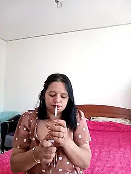 Snapshot of roxana_e43 chatting on 04/20/26, 11:57 roxana e43 online show from 04/20/26, 11:57