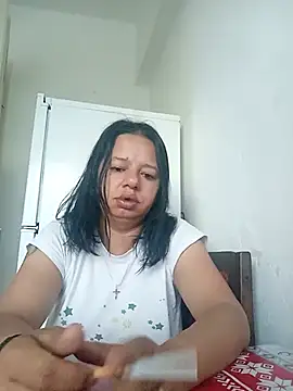 Snapshot of roxana_e43 chatting on 05/29/26, 03:15 roxana e43 online show from 05/29/26, 03:15