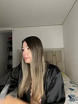 Snapshot of Julie_Rosse chatting on 07/13/26, 04:26 Julie Rosse online show from 07/13/26, 04:26