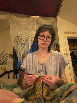 Snapshot of Anniething chatting on 03/05/26, 02:29 Anniething online show from 03/05/26, 02:29