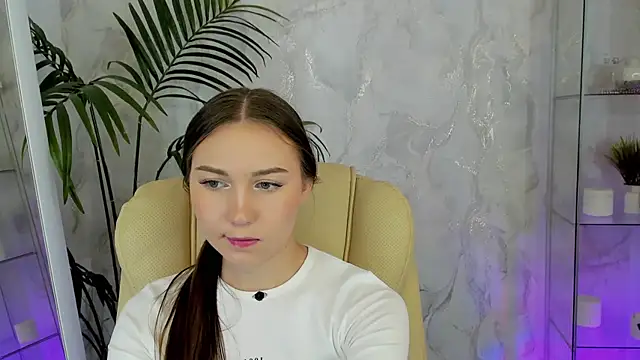 Snapshot of OliviaLang chatting on 03/04/26, 11:16 OliviaLang online show from 03/04/26, 11:16