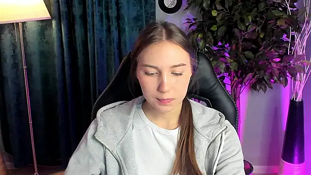 Snapshot of OliviaLang chatting on 03/23/26, 11:14 OliviaLang online show from 03/23/26, 11:14