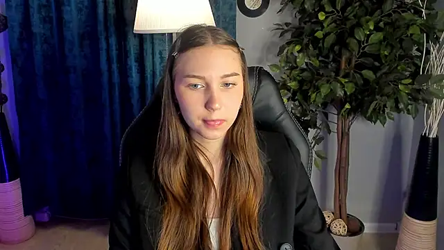 Snapshot of OliviaLang chatting on 03/27/26, 11:32 OliviaLang online show from 03/27/26, 11:32