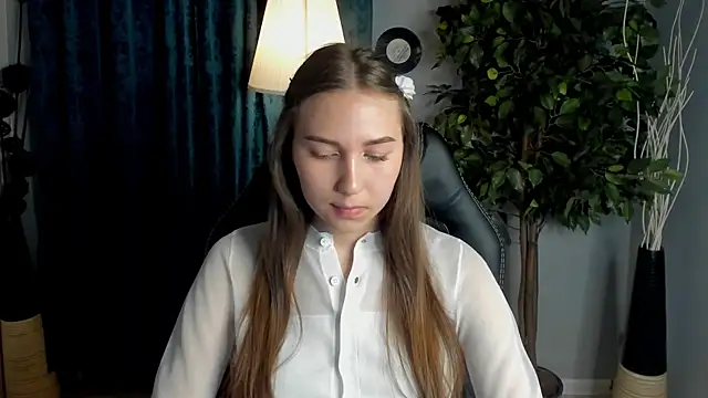 Snapshot of OliviaLang chatting on 03/31/26, 02:28 OliviaLang online show from 03/31/26, 02:28