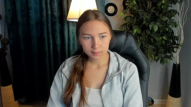 Snapshot of OliviaLang chatting on 05/14/26, 10:55 OliviaLang online show from 05/14/26, 10:55