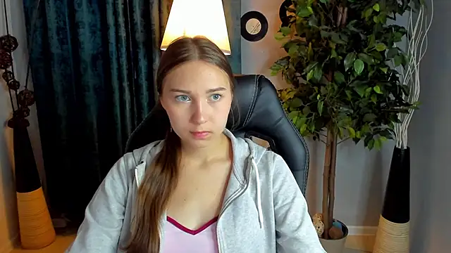 Snapshot of OliviaLang chatting on 05/15/26, 11:06 OliviaLang online show from 05/15/26, 11:06