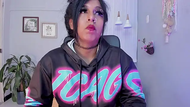 Nahomy Collins  online show from 03/07/26, 07:22