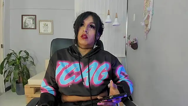 Nahomy Collins  online show from 03/13/26, 07:31