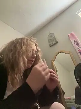 imkhloe online show from 03/16/26, 05:50