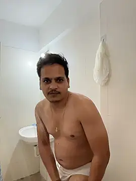 Snapshot of the_guy_u_desire chatting on 03/15/26, 10:43 the guy u desire online show from 03/15/26, 10:43