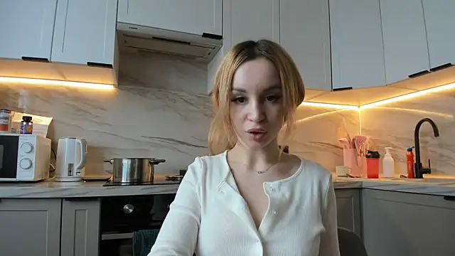 Snapshot of LinaKunilina chatting on 03/02/26, 08:32 LinaKunilina online show from 03/02/26, 08:32