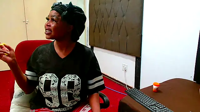 SpicyKittyxxx online show from 03/15/26, 12:00