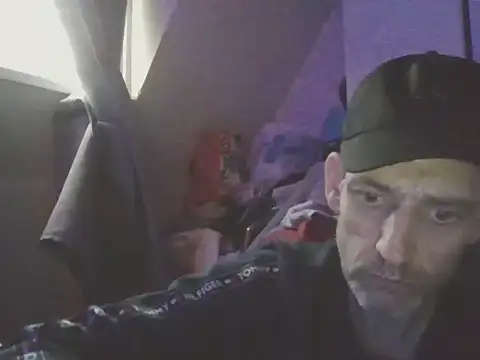 DOUBLETROUBLE7773 online show from 04/04/26, 06:22