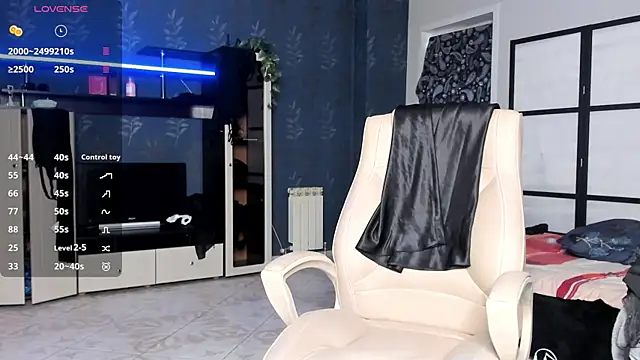 Snapshot of Lucky_Milf chatting on 05/06/26, 10:53 Lucky Milf online show from 05/06/26, 10:53