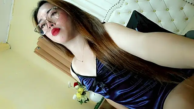 Seductive sophie online show from 04/23/26, 01:51