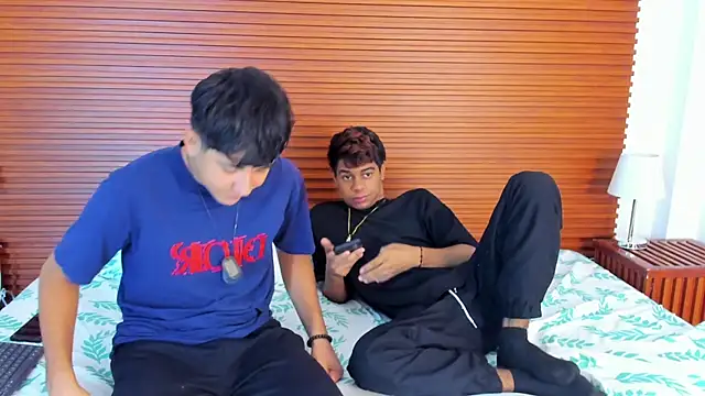 peakk twiinns online show from 04/14/26, 11:27