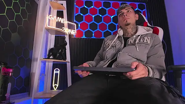 Max Hader  online show from 03/24/26, 03:33