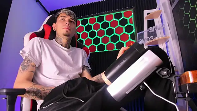 Max Hader  online show from 04/07/26, 04:24