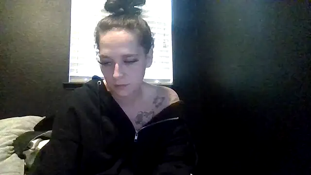 TallHungandCloudy69 online show from 05/19/26, 01:56