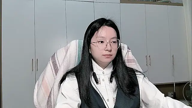 Eeya-36 online show from 04/23/26, 11:42