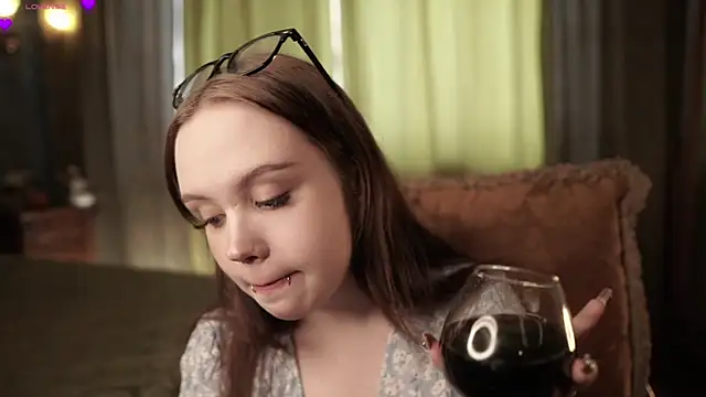 LeahAllsop online show from 04/18/26, 04:38