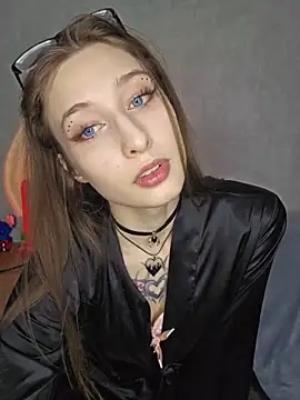 Emma Willson online show from 04/11/26, 12:53