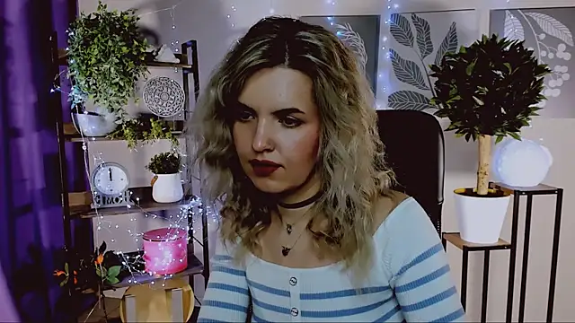 Snapshot of AliceSmite chatting on 04/12/26, 01:16 AliceSmite online show from 04/12/26, 01:16