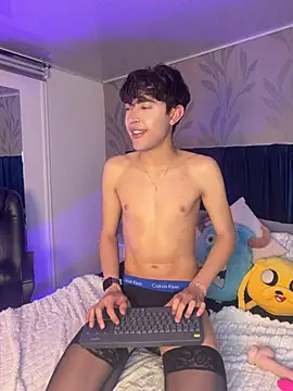 Snapshot of MatthewMoore_ chatting on 03/04/26, 01:00 MatthewMoore online show from 03/04/26, 01:00