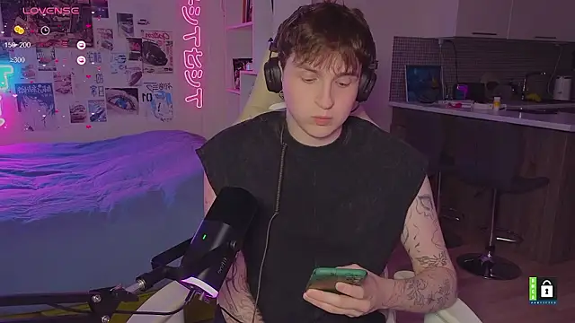 Snapshot of c-ypher chatting on 03/04/26, 02:01 c-ypher online show from 03/04/26, 02:01